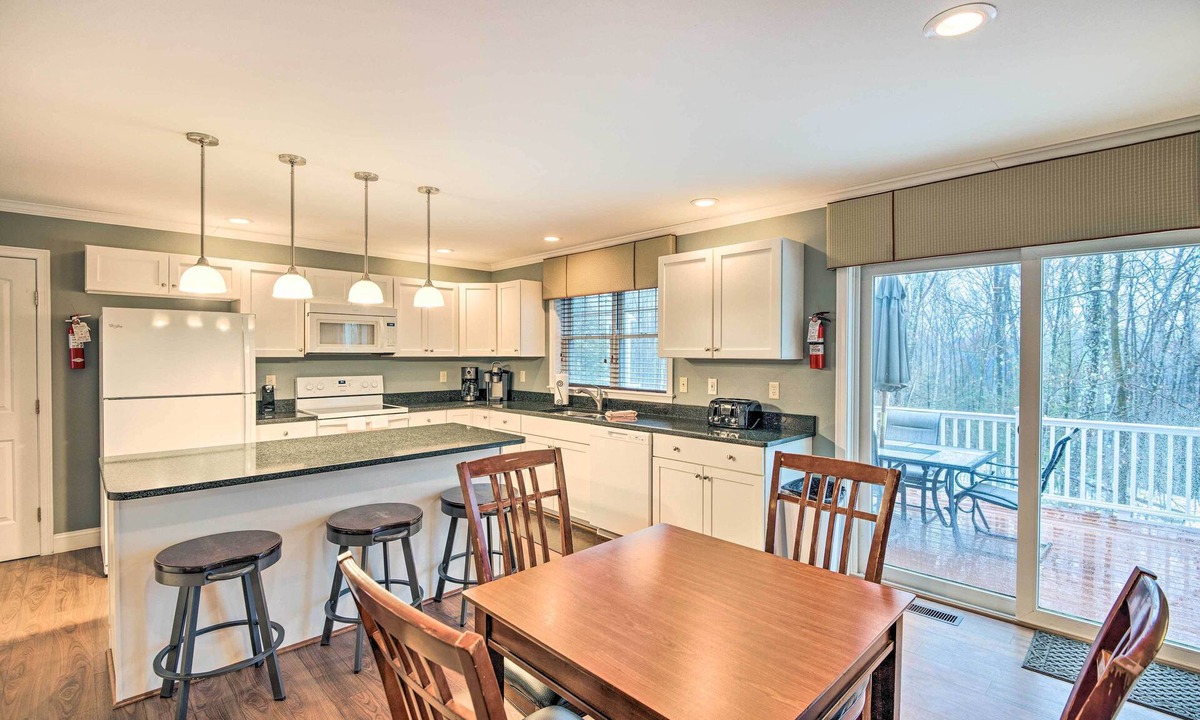 North Conway Cottage | North Conway Home ~ 2 Mi to Cranmore Mountain!