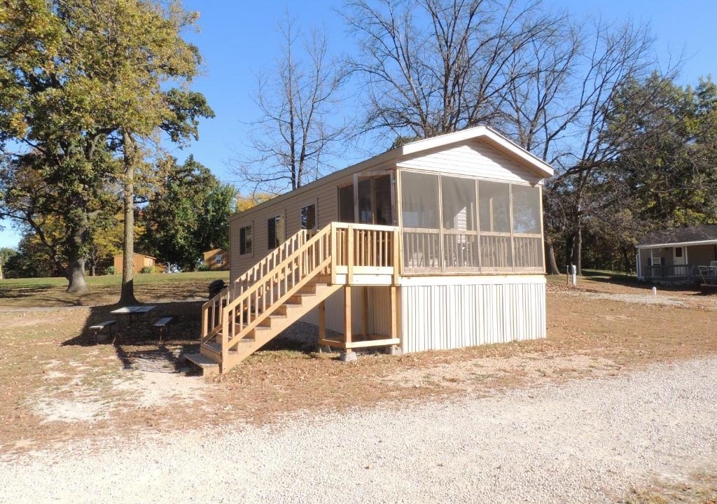 Amboy Resort | O'Connell's Yogi Bear Screened Park Model 18