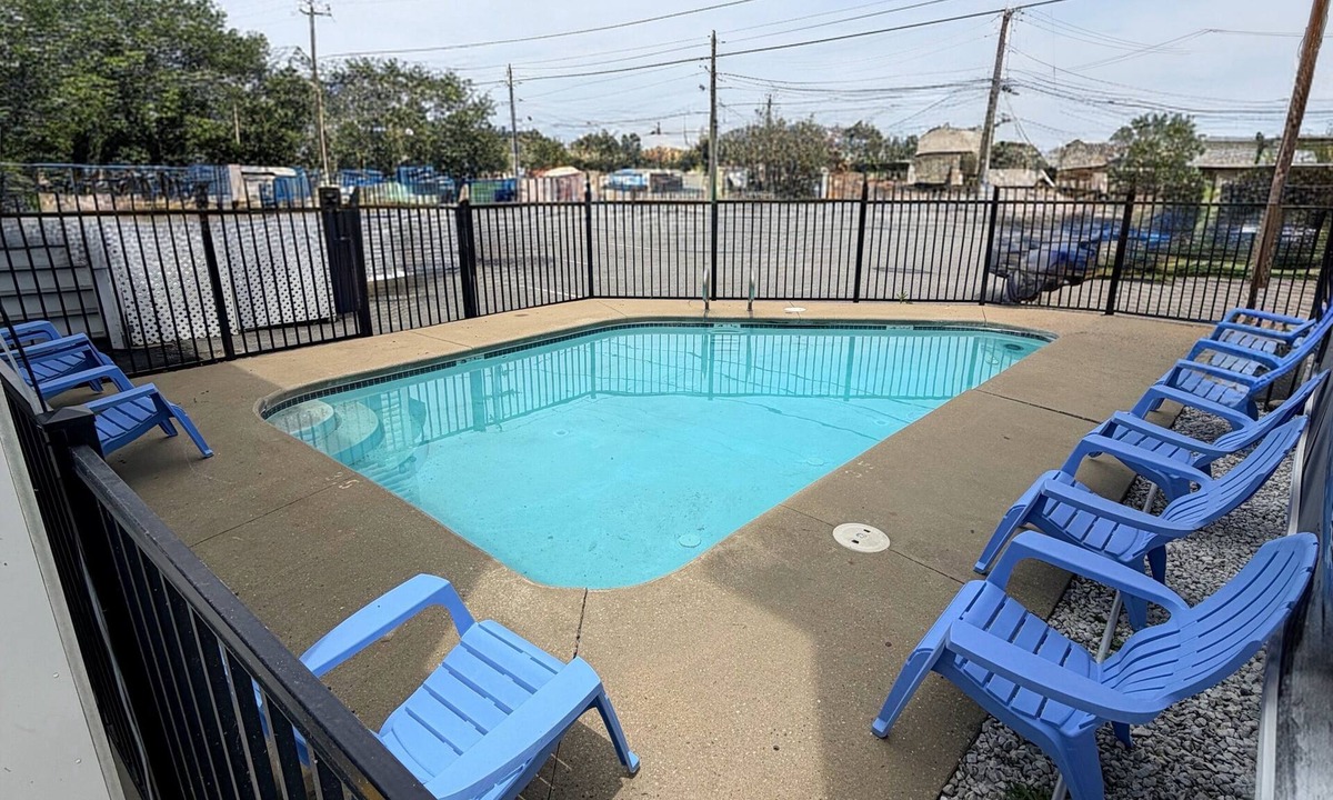 Hampton Apartment | Ocean view 2 bedrooms with a shared pool. apt8
