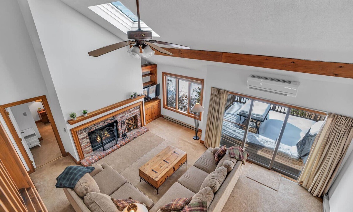 West Hartford Condo | On Golf Course, Sauna, Great Views! - Landmark 1B