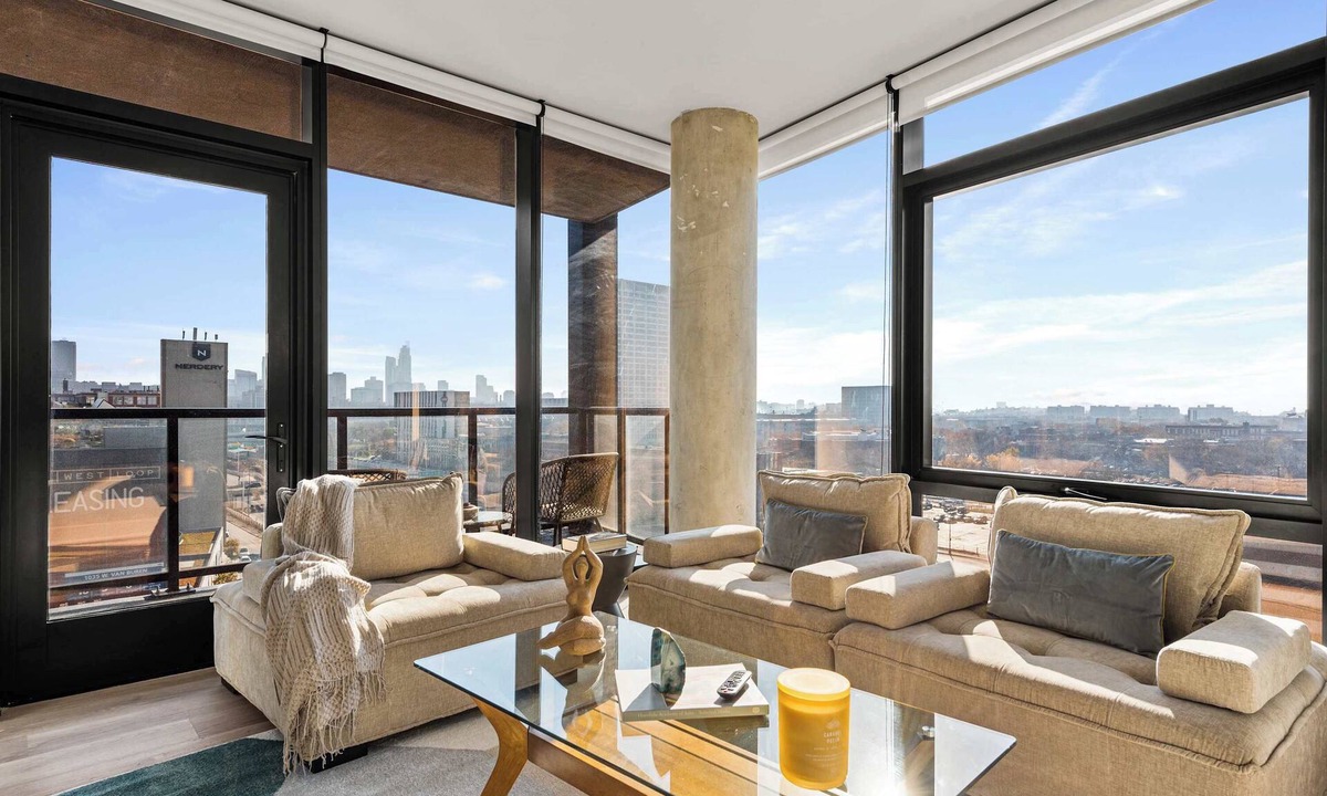 West Loop Apartment | Panoramic City Views + Prime West Loop Location