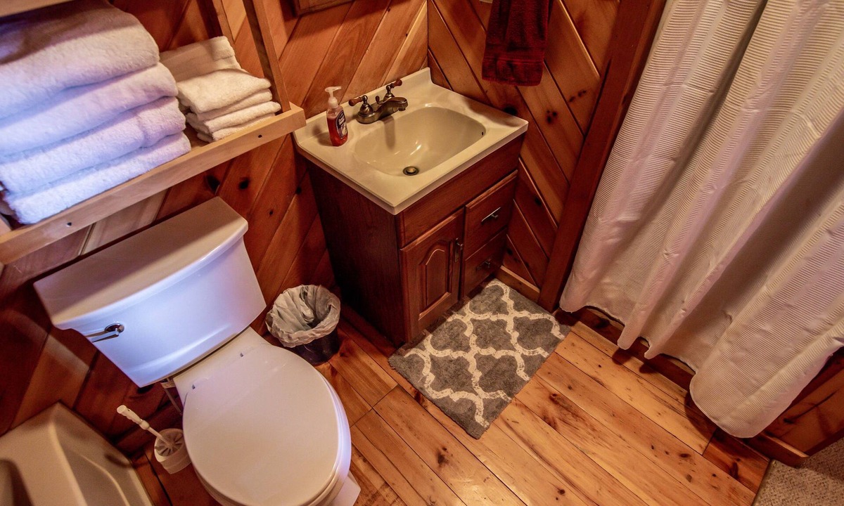 Blue Ridge Cabin | Panoramic mountain views with wrap around porch.