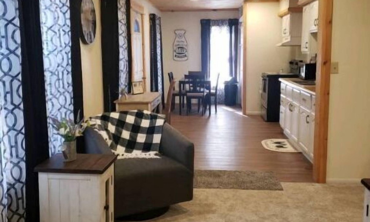 Casey House | Park View Place 4 Blocks From the World's Biggest