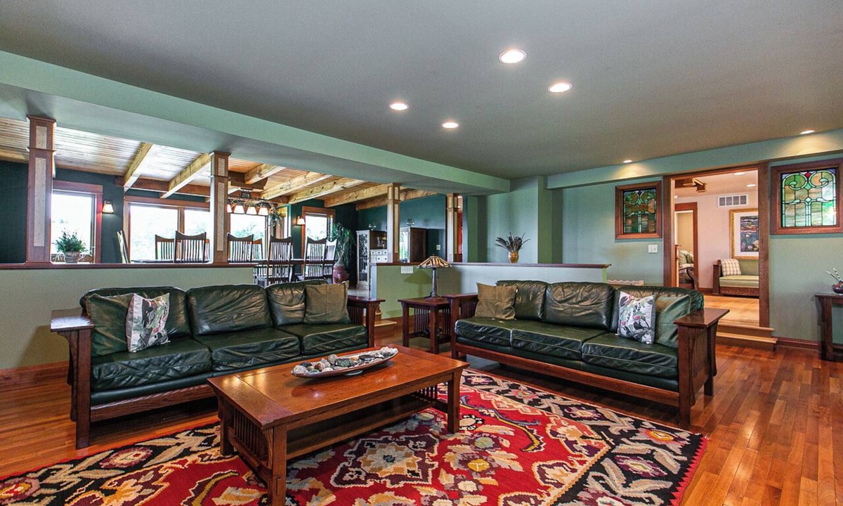 Thompson House | Peace and solitude await you at Moon Valley Lodge in rural Jo Daviess County ILn