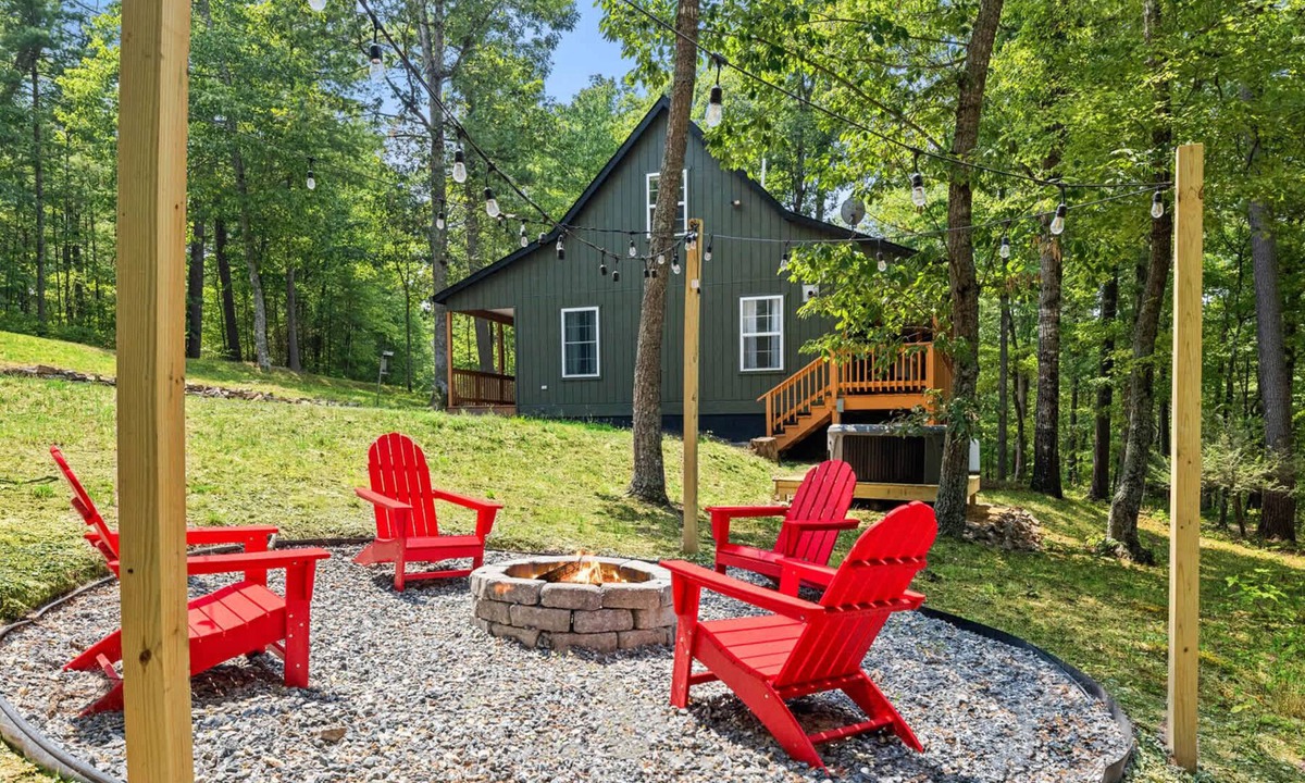 Mount Jackson Cabin | Peaceful Bryce Cabin + Hot Tub + Fire Pit + Pets - 3 BR + Loft