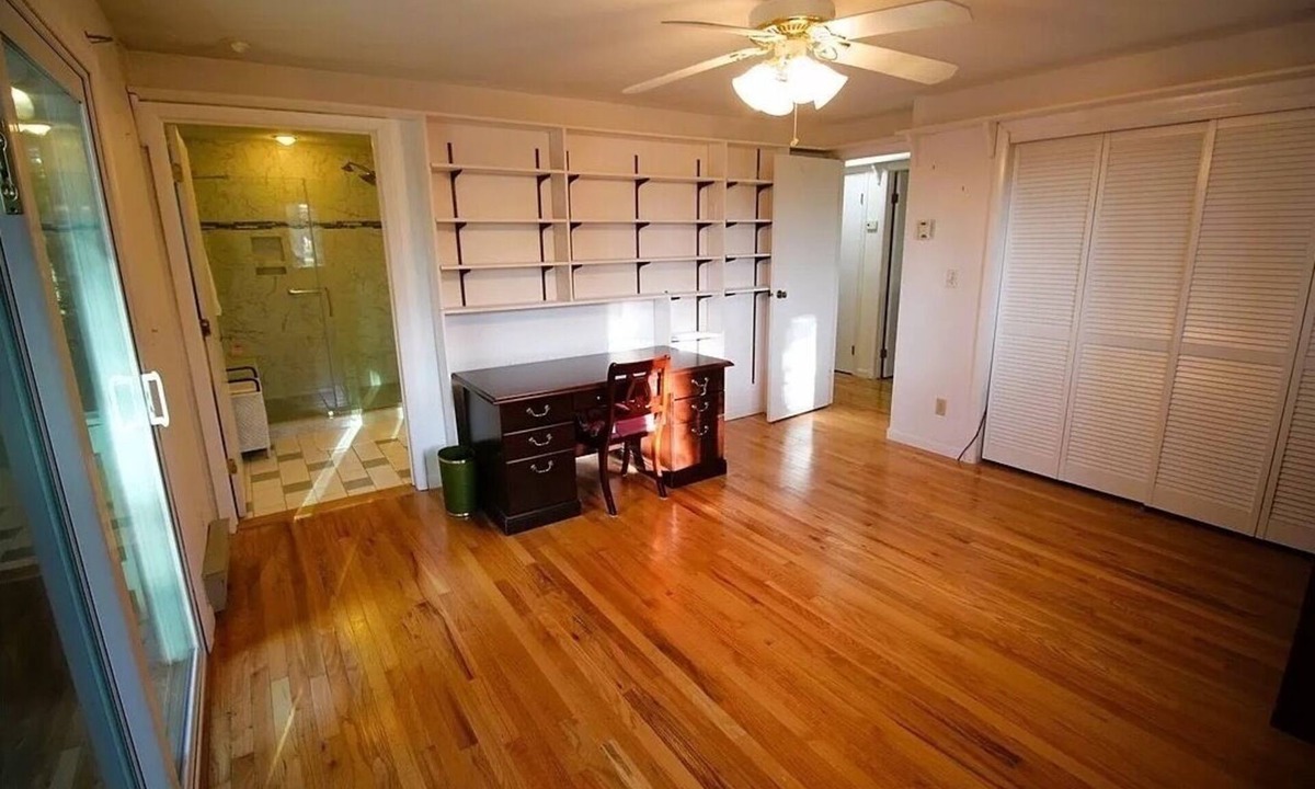 Hamilton House | Peaceful house in Hamilton w/gorgeous wooded backyard & creek -family friendly!