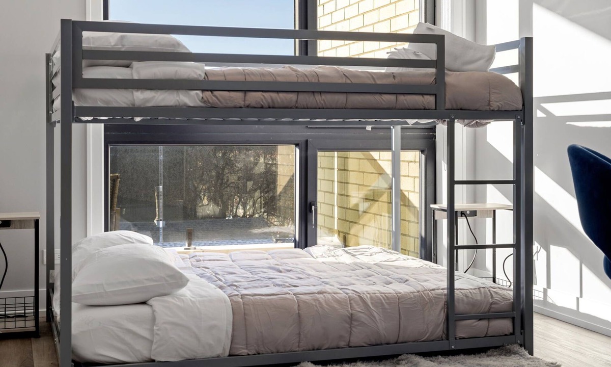 Lower West Side Apartment | Peaceful New 3bed/3bath Modern Apt w/Balcony