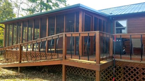 Calico Rock House | Peaceful Paradise: Cabin Getaway with Unmatched River Views in Arkansas