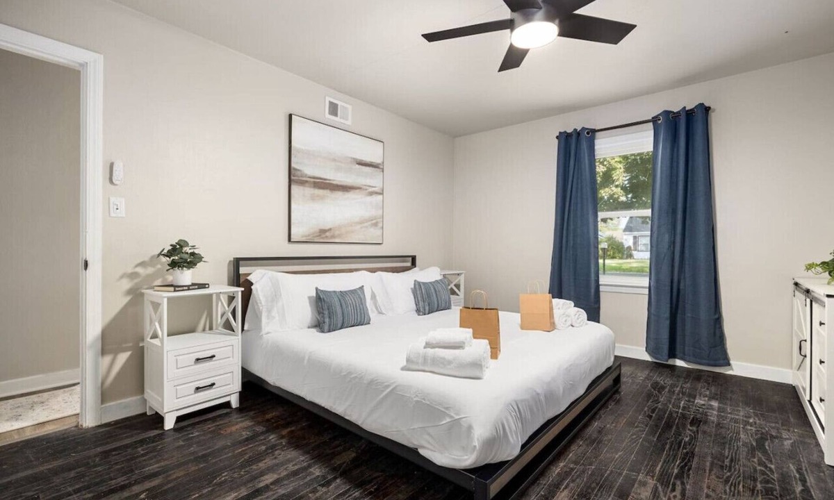 Groveland House | Peaceful Park Living - 3BD 10mins to DT Peoria