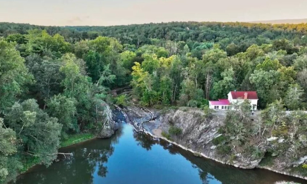 Berkeley Springs Cottage | Peaceful Waterfall House - 2 bedroom hidden treasure
