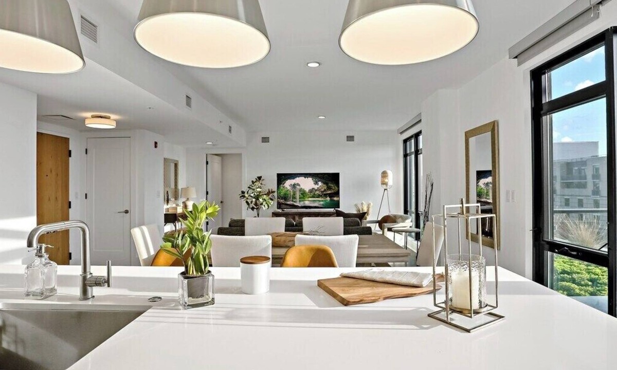 Shaw Bed & Breakfast | Penthouse | Downtown | Capitol Views | Luxury