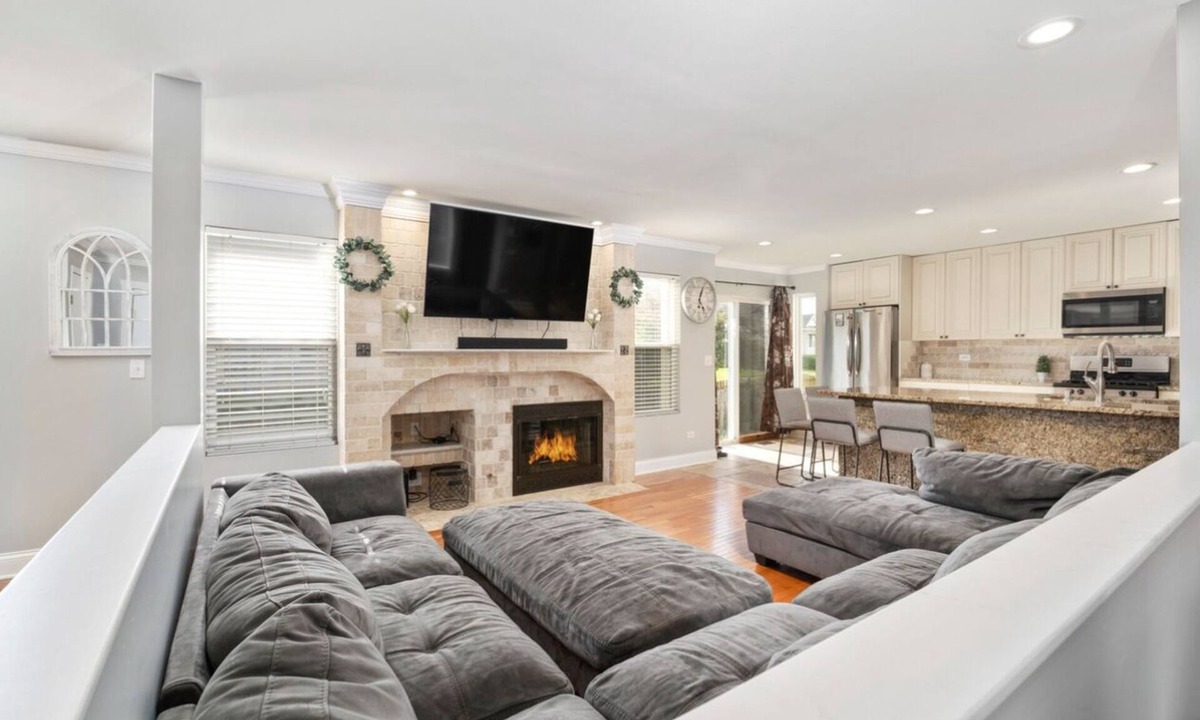 Romeoville House | Perfect 3-bedroom home in welcoming Romeoville with WiFi, AC