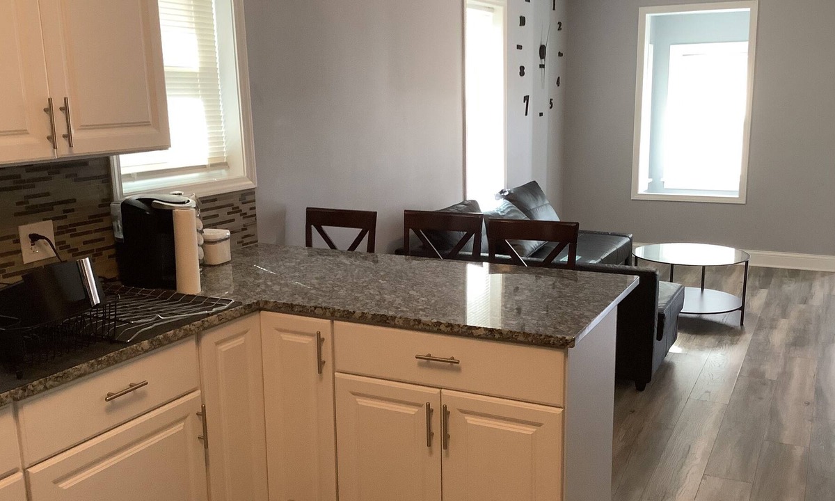 Waukegan House | Perfect for Navy Graduates, leisure, business