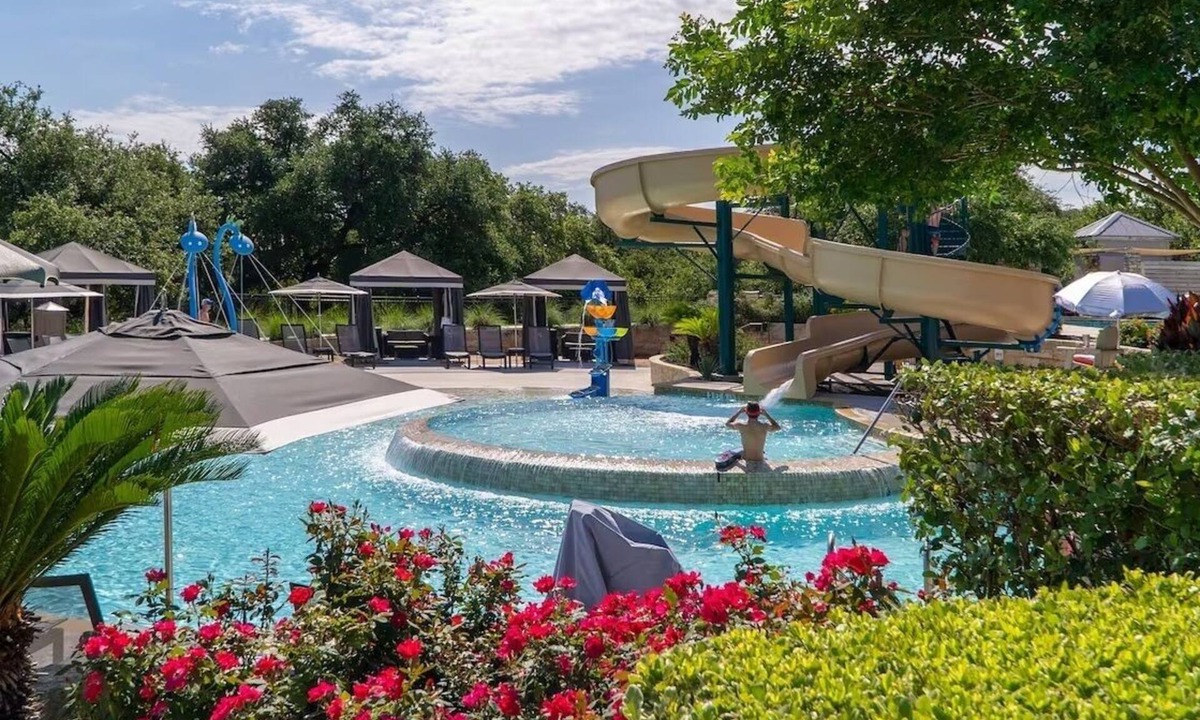 Lakeway Hotel | Perfect Place to Unwind! Outdoor Pool, Onsite Parking!