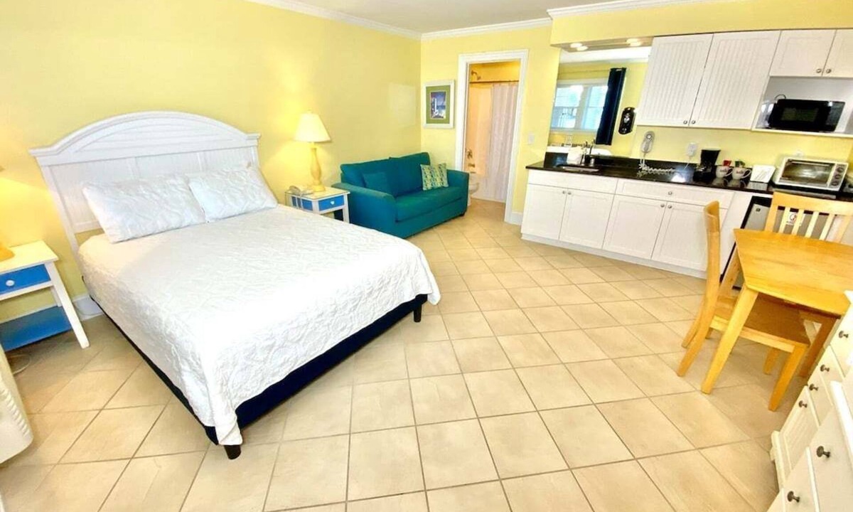 Atlantic Beach Hotel | Pet-friendly, 3 Blocks to Beach, Pool, #203