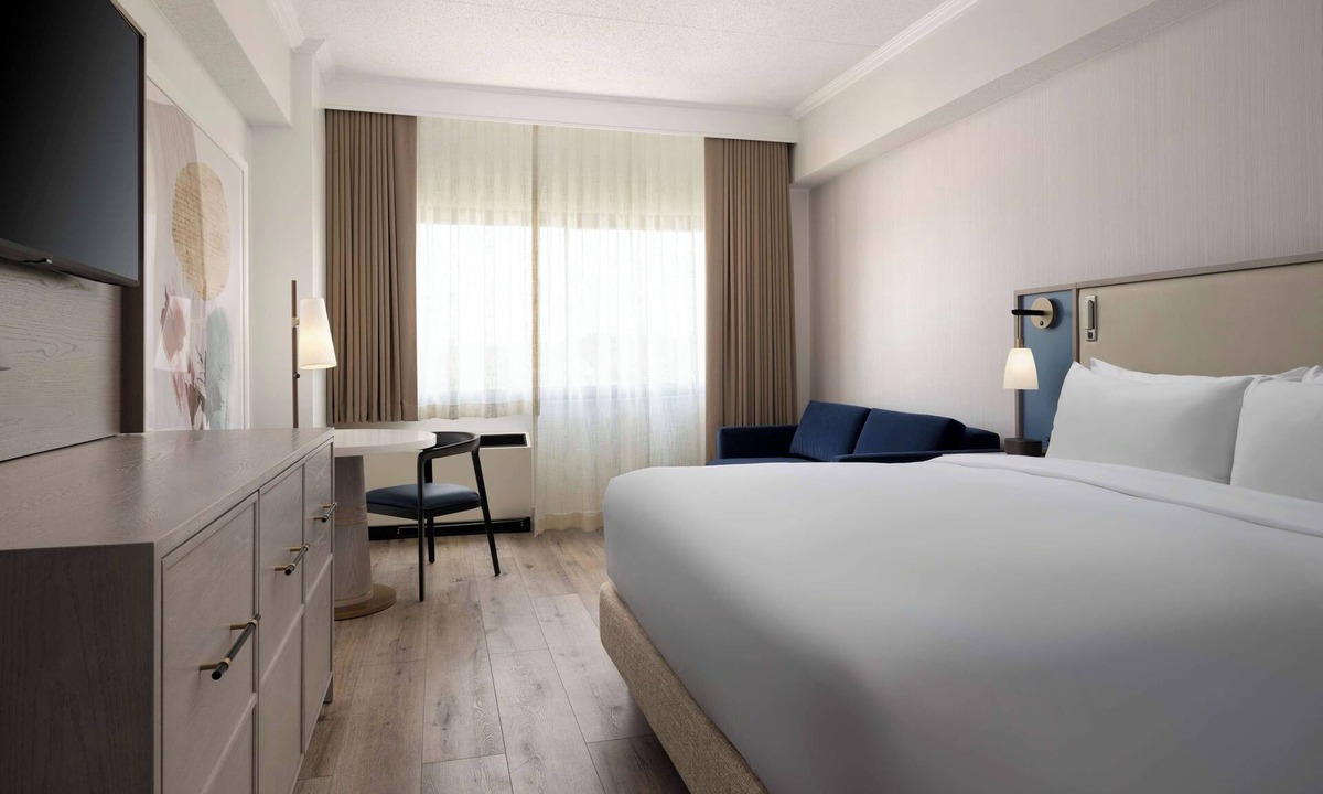 White Plains Hotel | Pet Friendly Executive King Room Near Rockefeller Estate