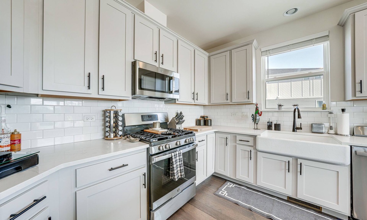 Warrenville House | Pet-Friendly Warrenville Townhome w/Gas Grill!