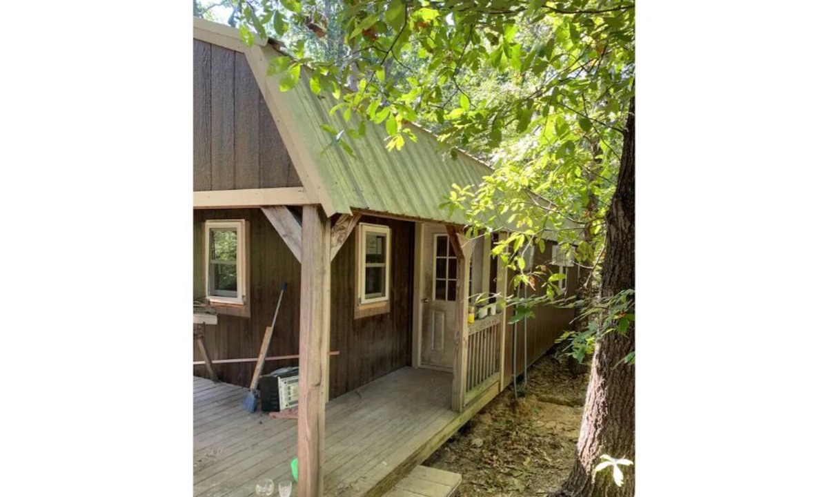 Golconda Cabin | PINE TREE CABIN Cute cabin nestled in the woods.