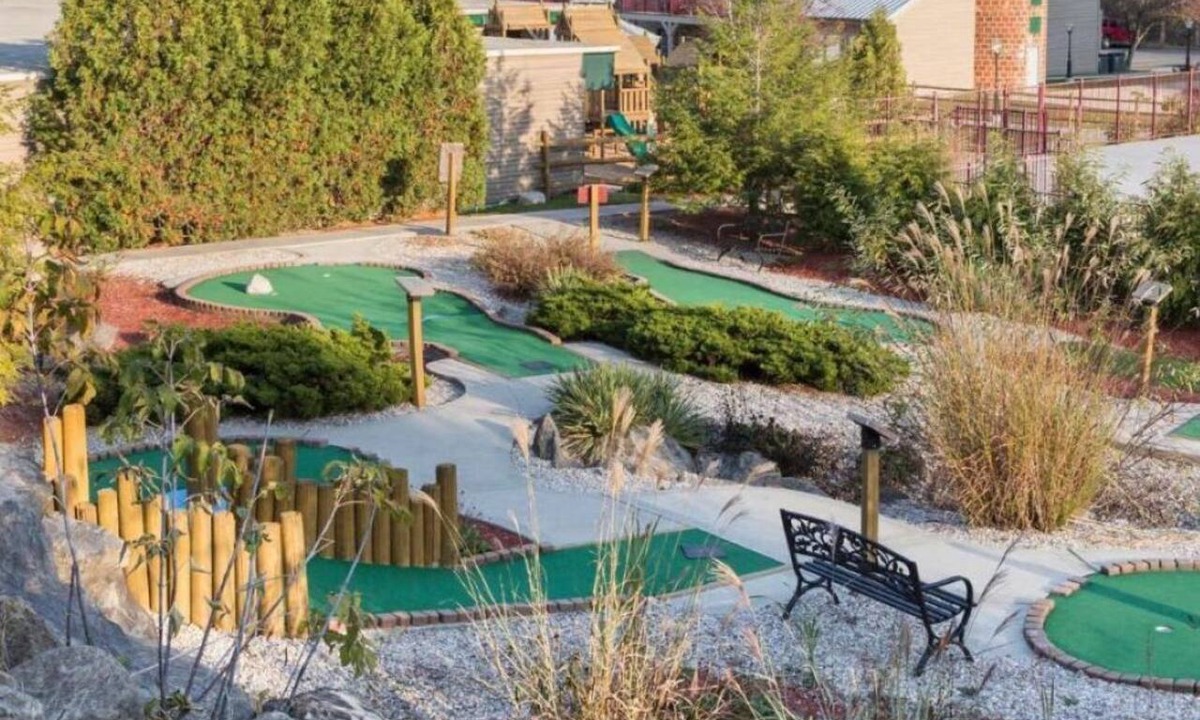 South Lee Hotel | Play, Soak, Repeat | 4 Spacious Villas w/Pools, Game Room, Trails & BBQ Decks