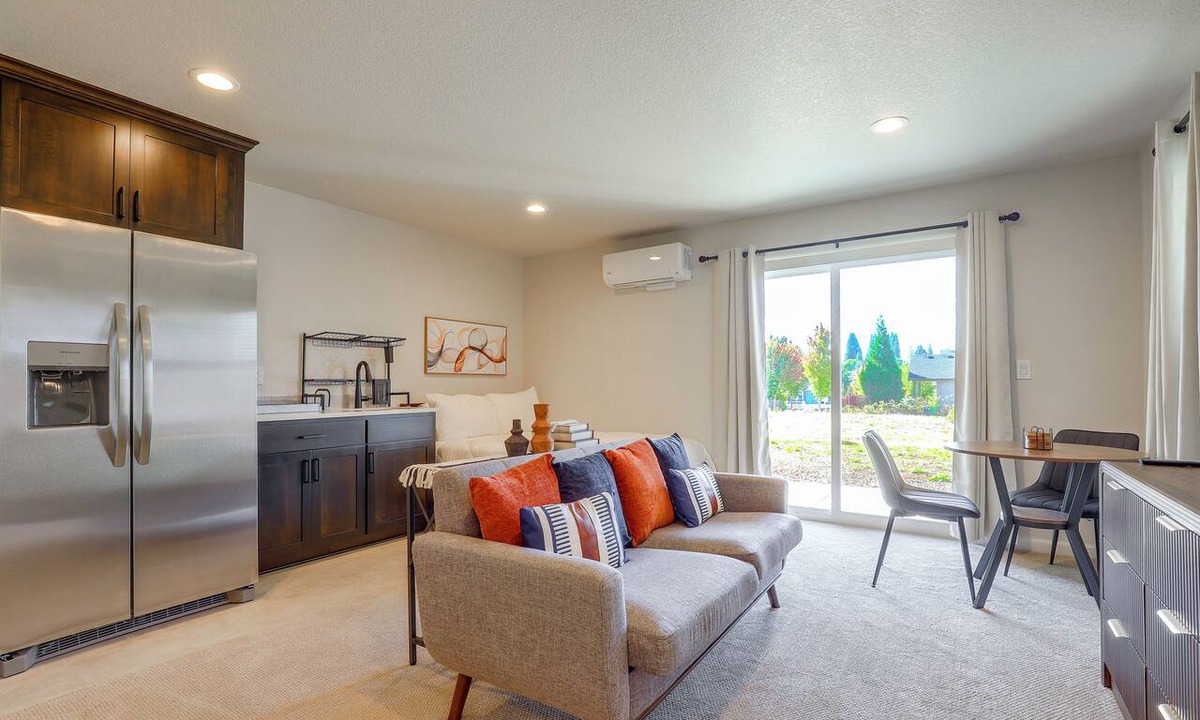 Gresham Apartment | PNW Home Base! Gresham Studio w/ Patio