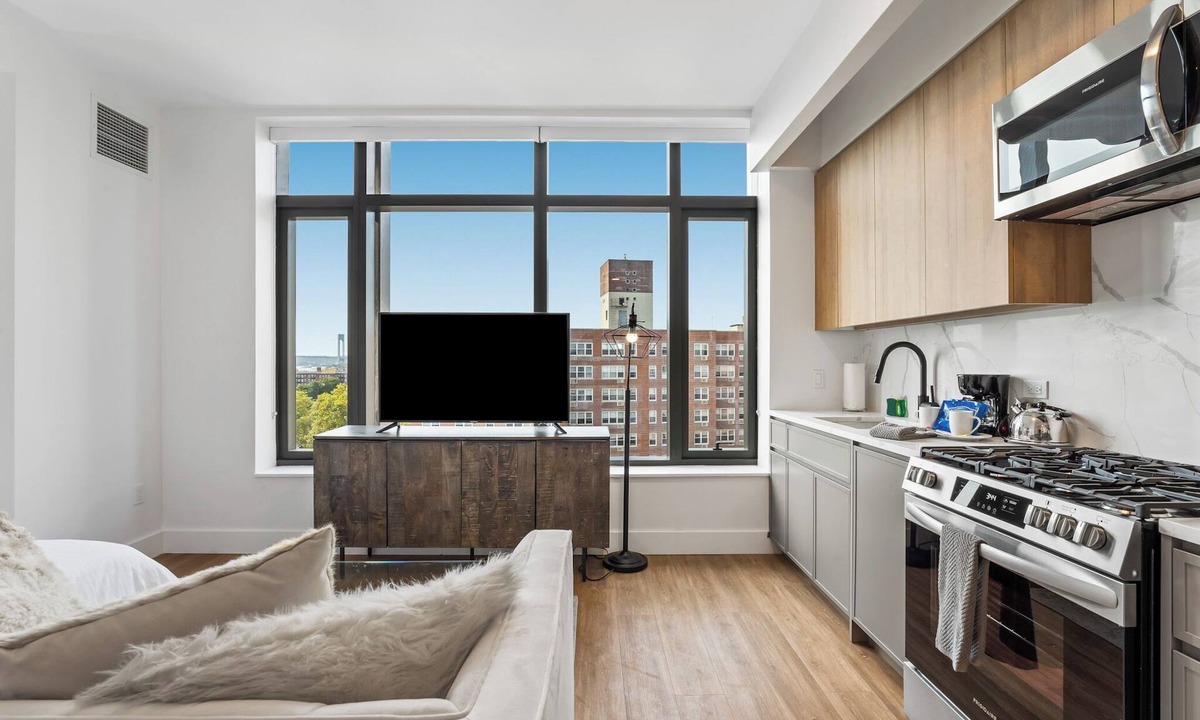 Bath Beach Apartment | Posh Studio with Luxe Amenities in Prime Location!