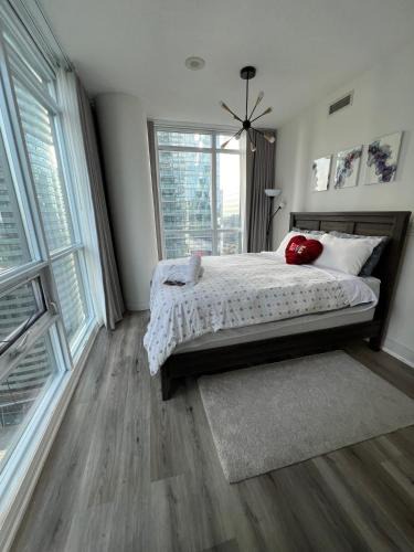 Downtown Toronto Apartment | Prestigious 2-Bdrm Condo - across from Scotiabank Arena
