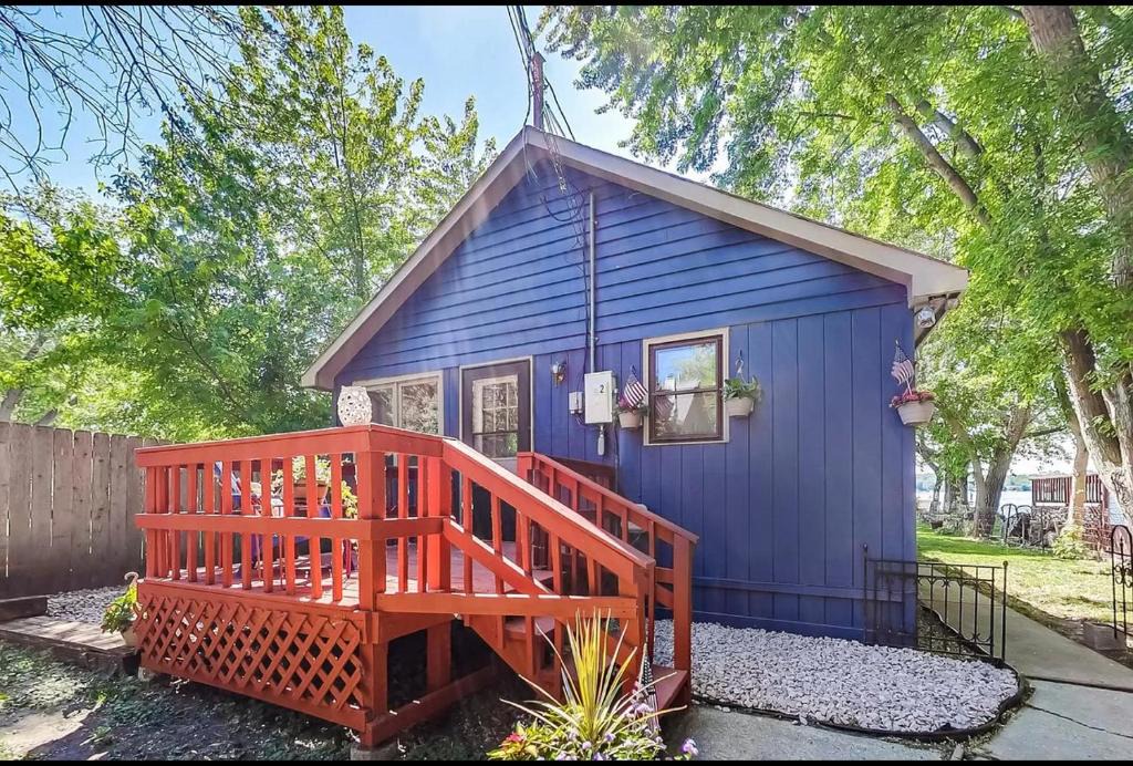 Fox Lake Apartment | prime lake frontage