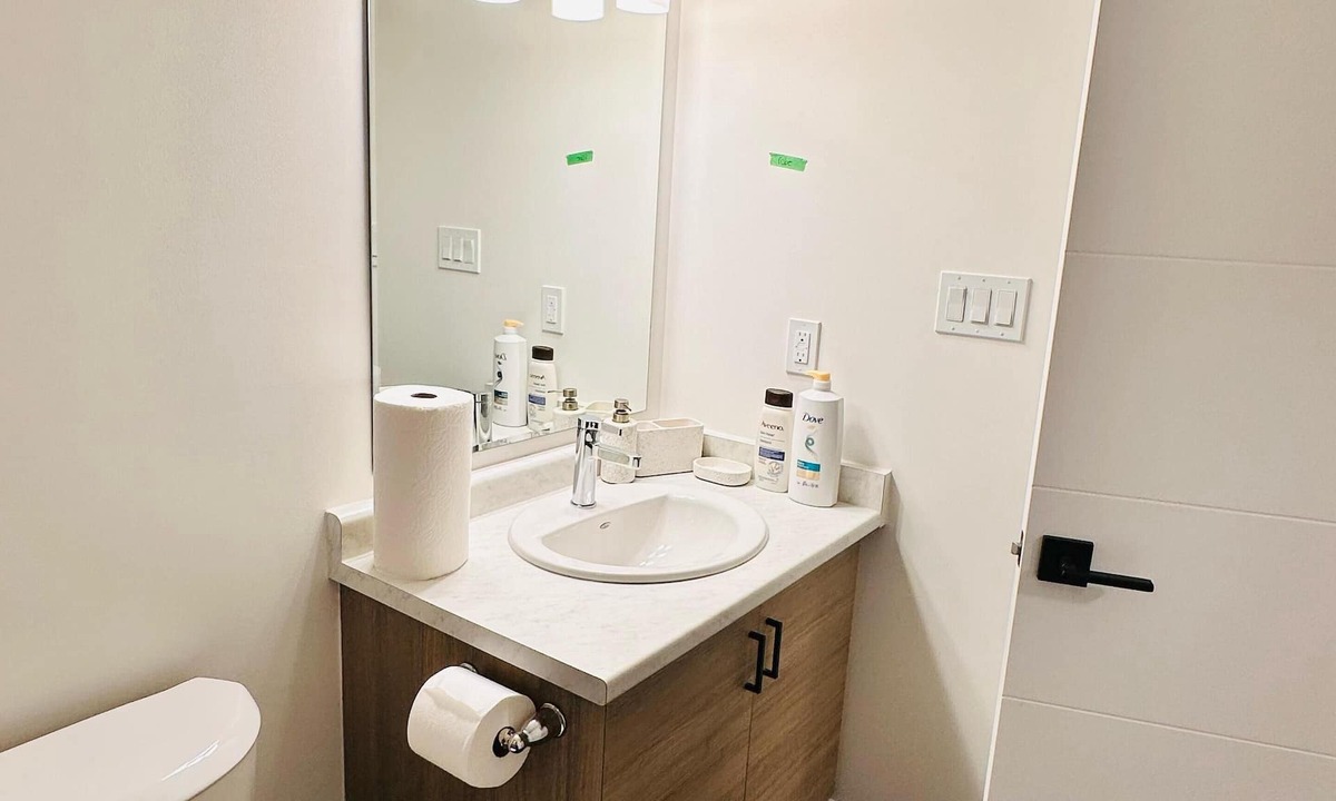 Doon South Apartment | Private and Spacious Basement Studio
