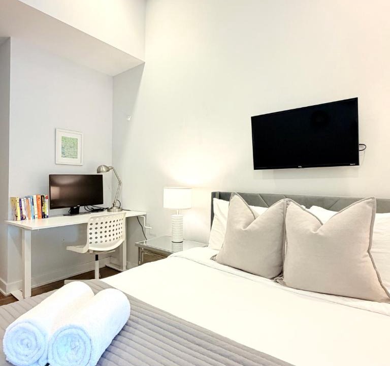 Downtown Apartment | Private Kitchen, Walk to everything, PPAC & Convention Center