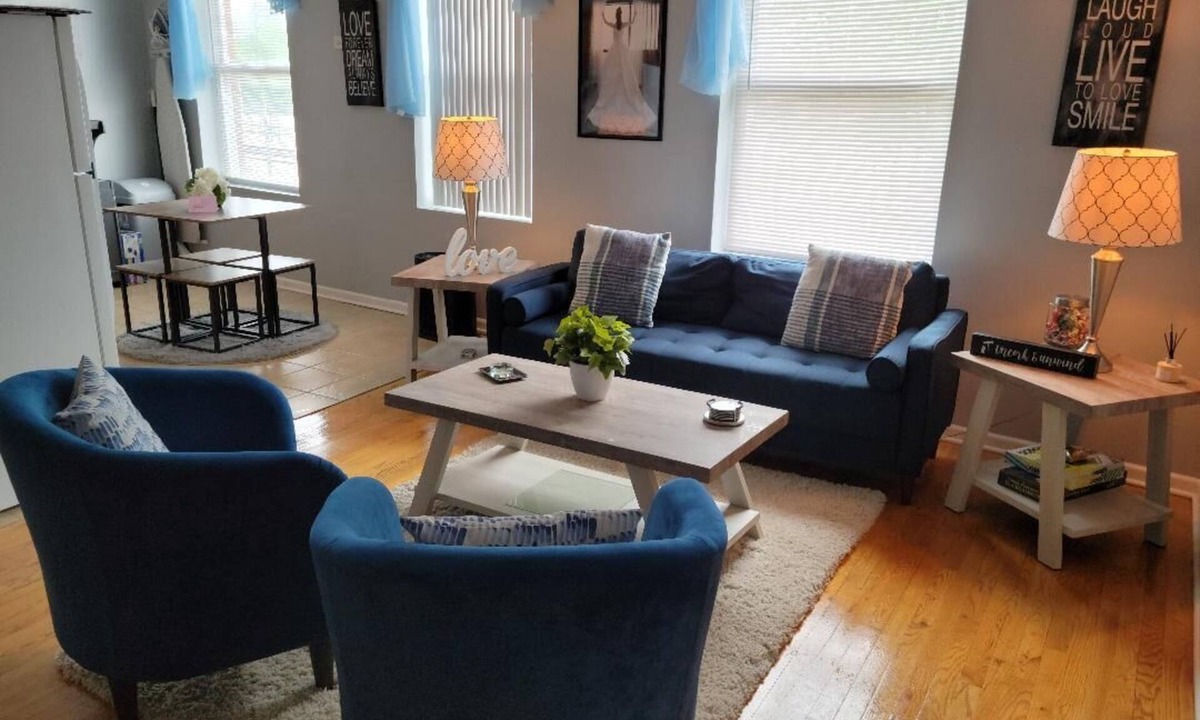 Morgan Park Apartment | Private Romantic 2 Bedroom suite in the beautiful and historic Beverly community