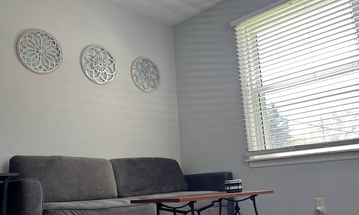 Champaign House | Quaint 2 bed in Champaign