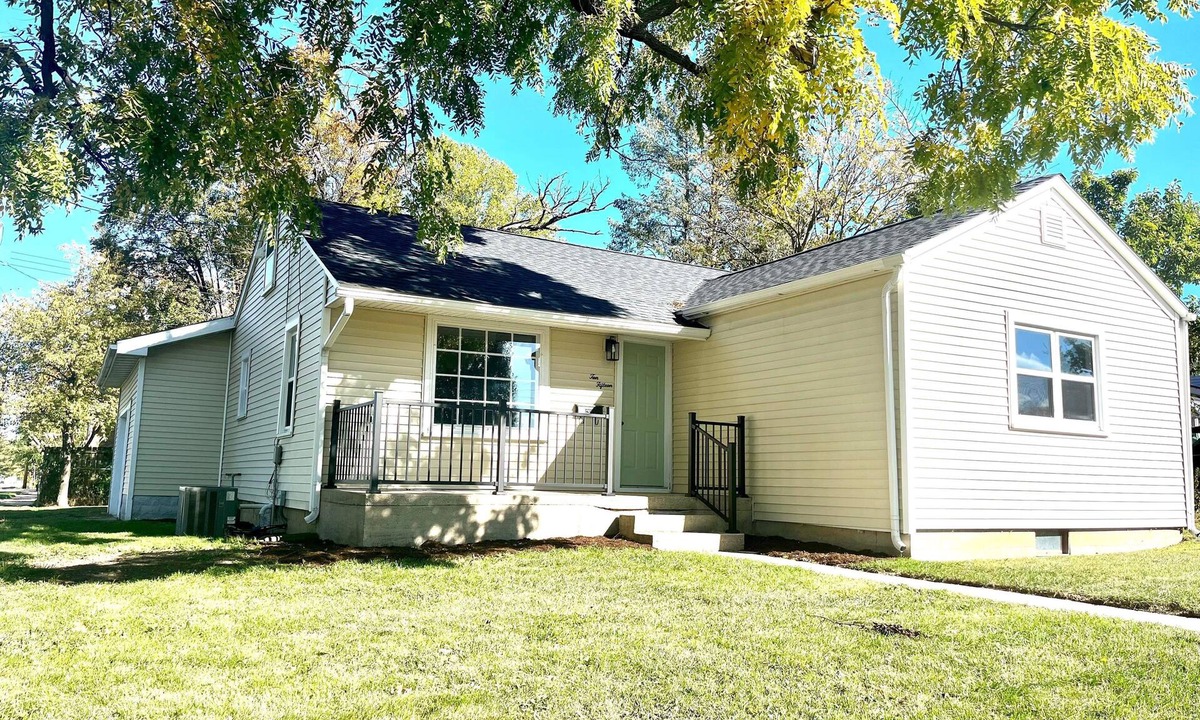 Shelbyville House | Quaint and colorful with fun amenities!