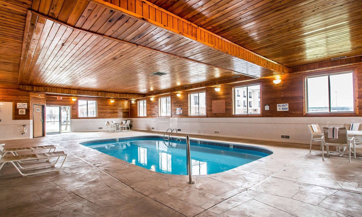 Morris Hotel | Quality Inn Morris I-80