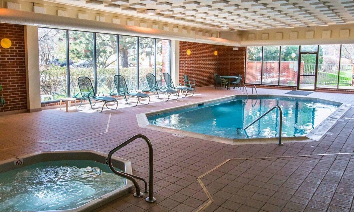 Schaumburg Hotel | Quality Inn Schaumburg - Chicago near the Mall