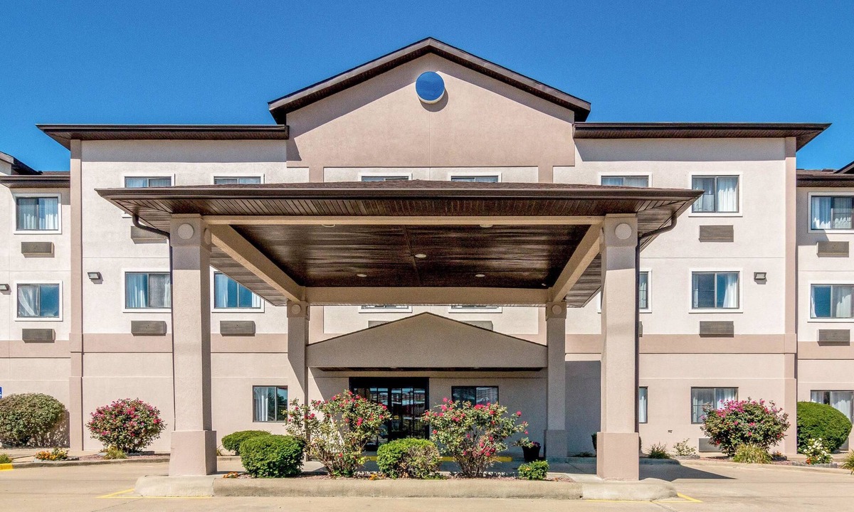 Salem Hotel | Quality Inn & Suites Salem near I-57