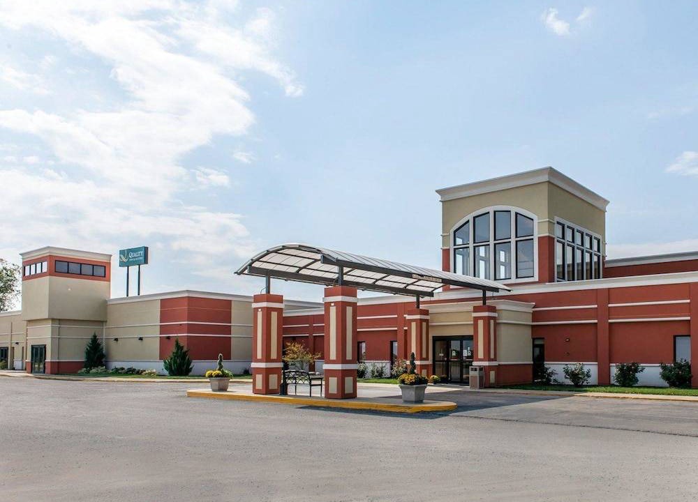Mattoon Hotel | Quality Inn & Suites