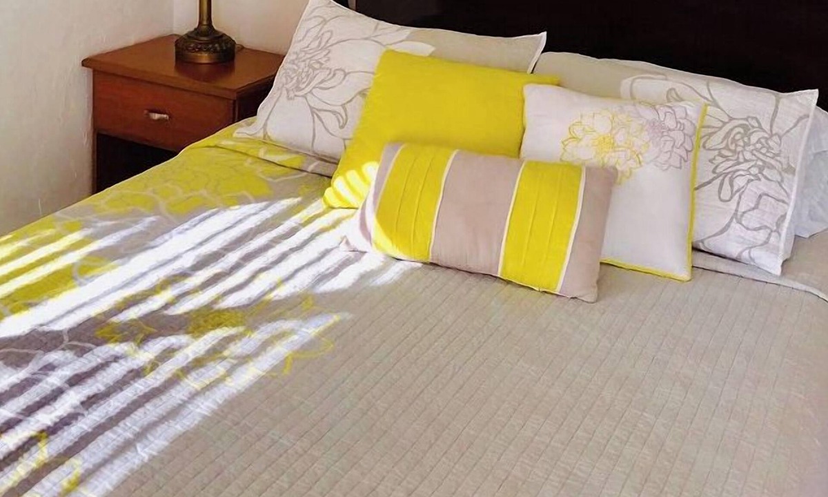 Pompano Beach Hotel | Queen Studio-Full Kitchen,Tiki Area, Overlooking the Beach