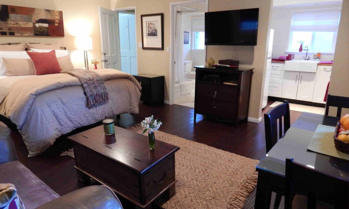 Valley Village Apartment | Quiet Chic Studio Apartment with secure parking In Valley Village.