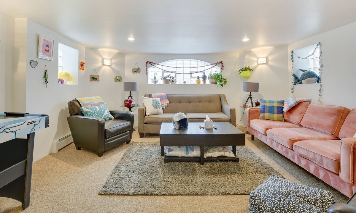 Belmont Cragin Apartment | Quiet Chicago Vacation Rental: 11 Mi to Downtown!