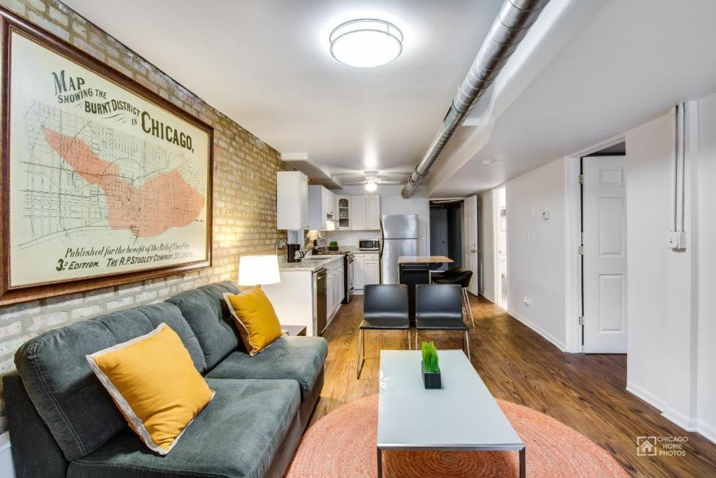 West Town Apartment | Quiet Comfort in the Big City, Just Steps to the Blue Line apts