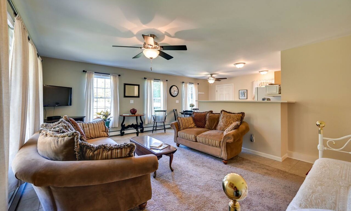 Killingworth Apartment | Quiet Killingworth Rental w/Deck & Grill!