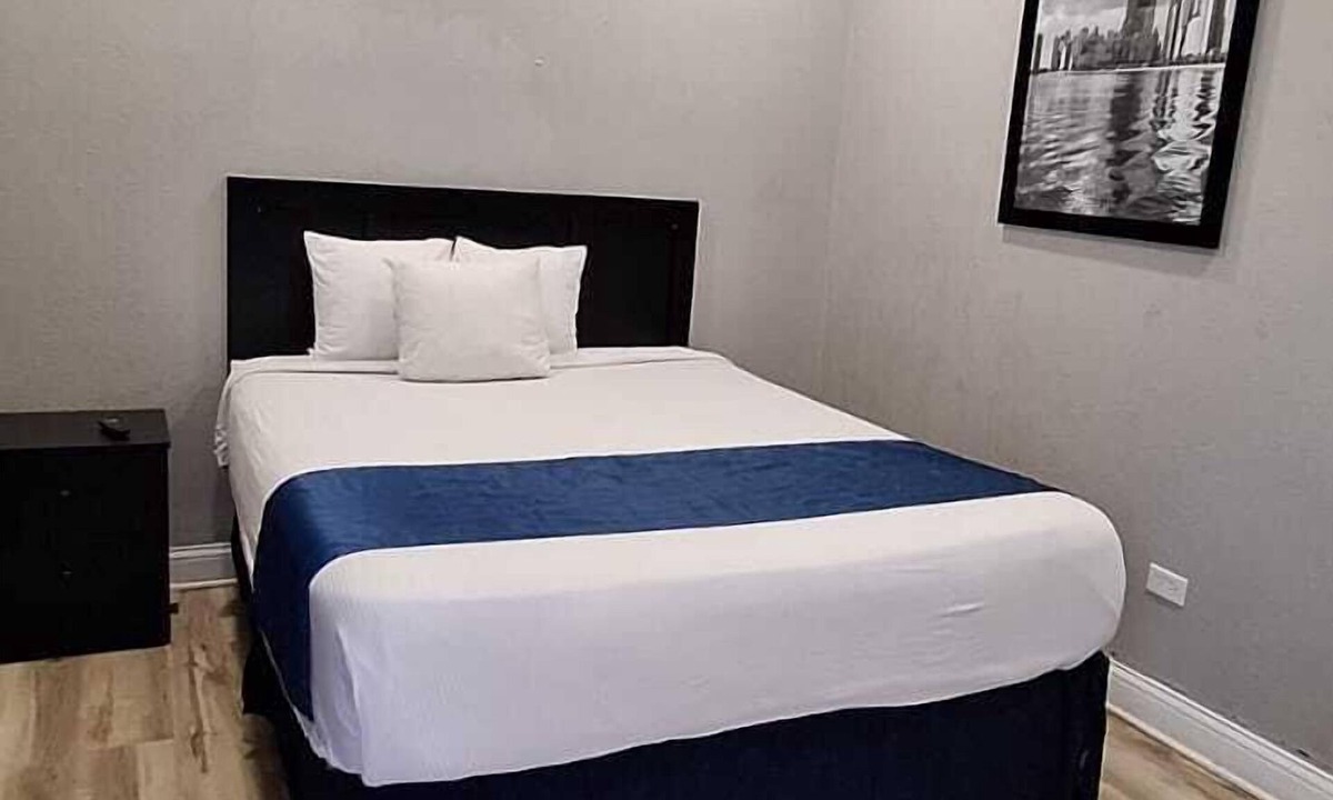 Garfield Ridge Hotel | Rainbow Motel