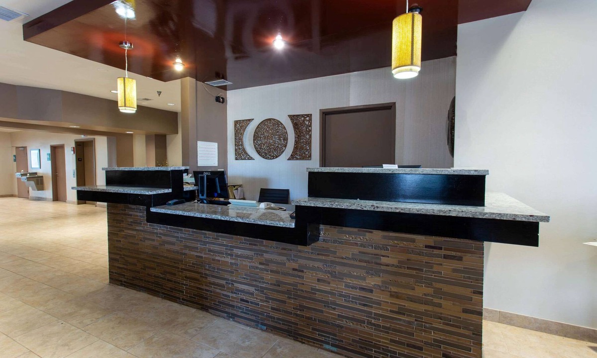 Glendale Heights Hotel | Ramada by Wyndham Glendale Heights/Lombard