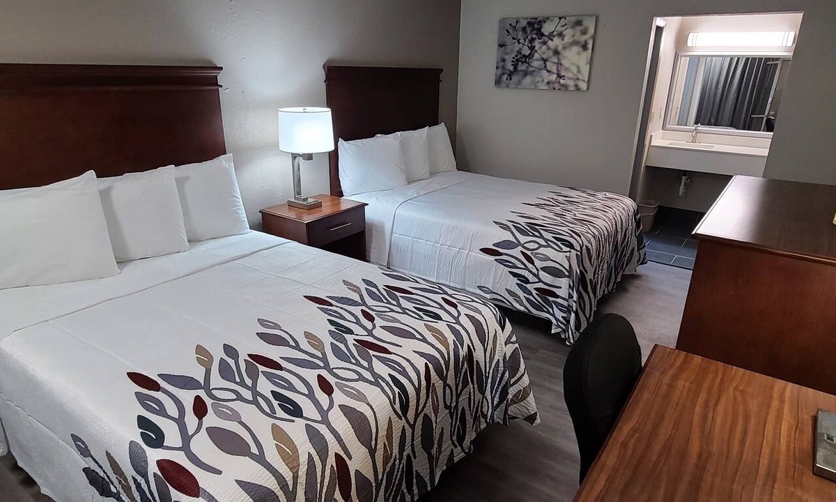 LaGrange Hotel | Red Roof Inn LaGrange