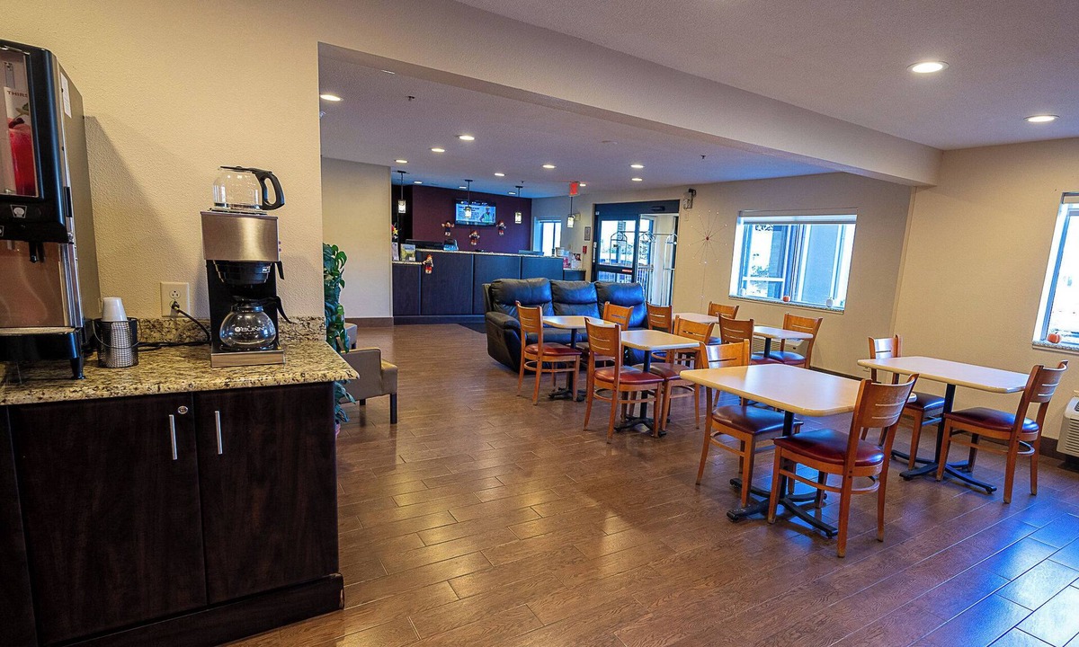 Danville Hotel | Red Roof Inn & Suites Danville, IL