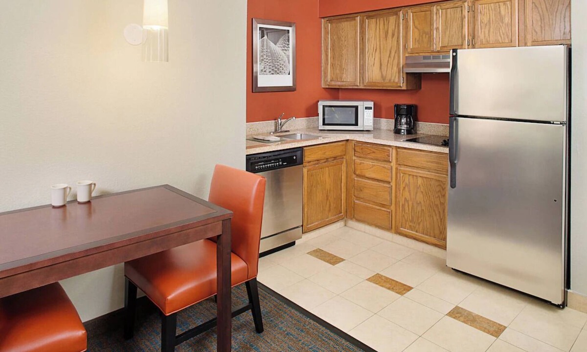 Rosemont Hotel | Relaxing 1BR Suite w/Living Area | Outdoor Pool Access and Free Breakfast