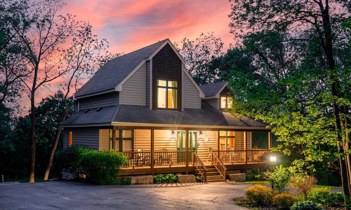 The Galena Territory House | Relaxing Retreat with Hot Tub and Fire Pit