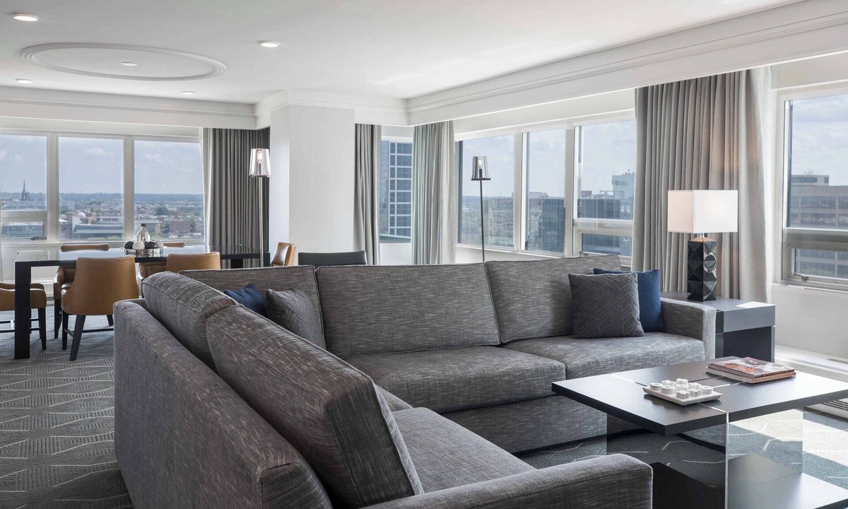 Inner Harbor Hotel | Renaissance Baltimore Harborplace Hotel
