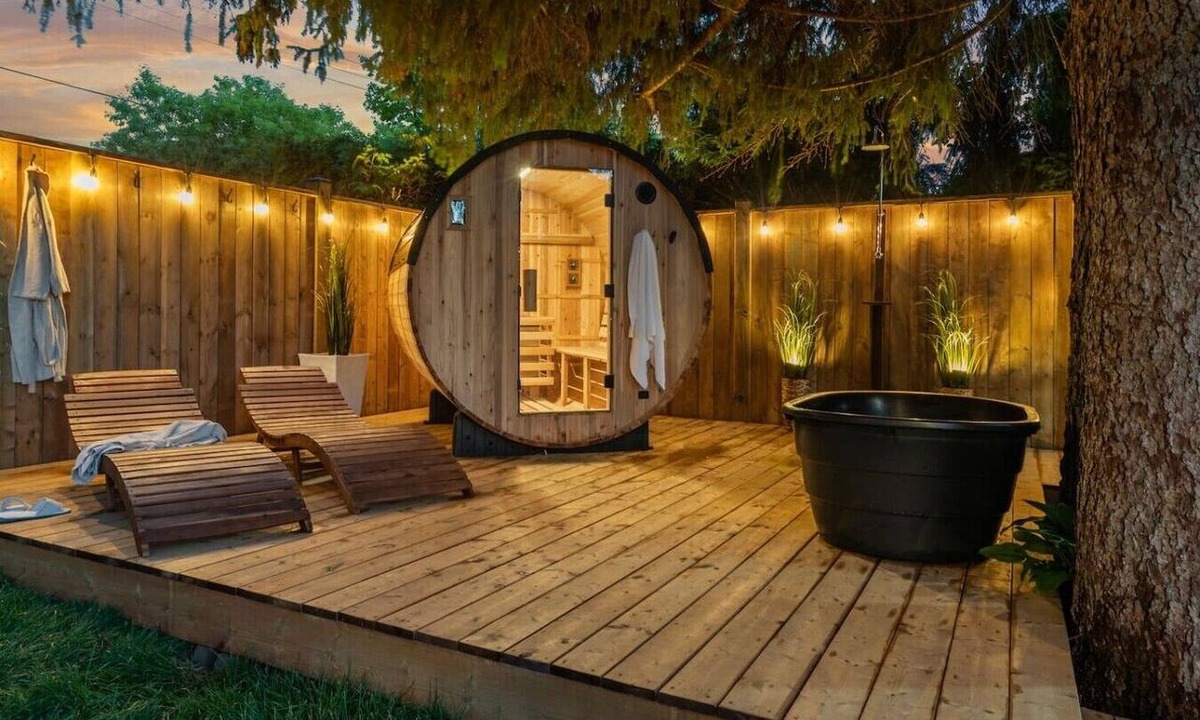 Peterborough House | River Retreat | Spa + Waterfront + Fire + Sauna