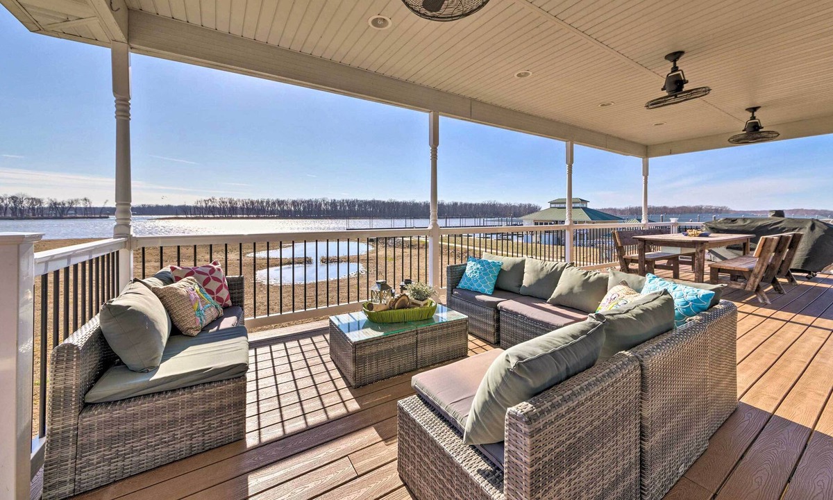 Grafton House | 'River's Paradise' w/ Balcony: Dtwn Location!
